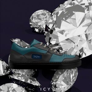 Handsown, handcrafted , made in Italy.